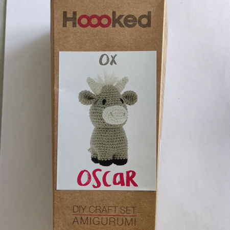 Kit Crochet Amigurumi - Bœuf Oscar - Hoooked