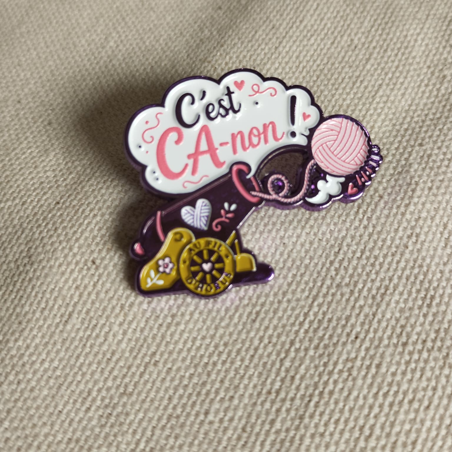Pin's : " C'est CA-NON"